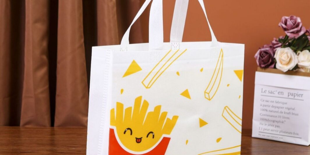 Insulated Non Woven Bags with Handles for Food Delivery Beverages and Cake Packaging Wholesale (1) Insulated Laminated Non Woven Bags